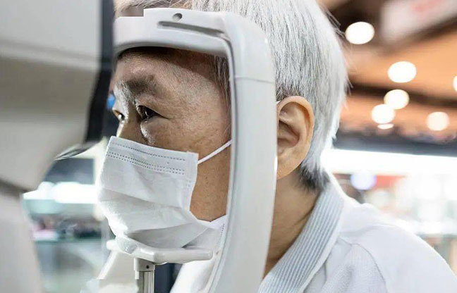 Senior Eye Exams in Tennessee